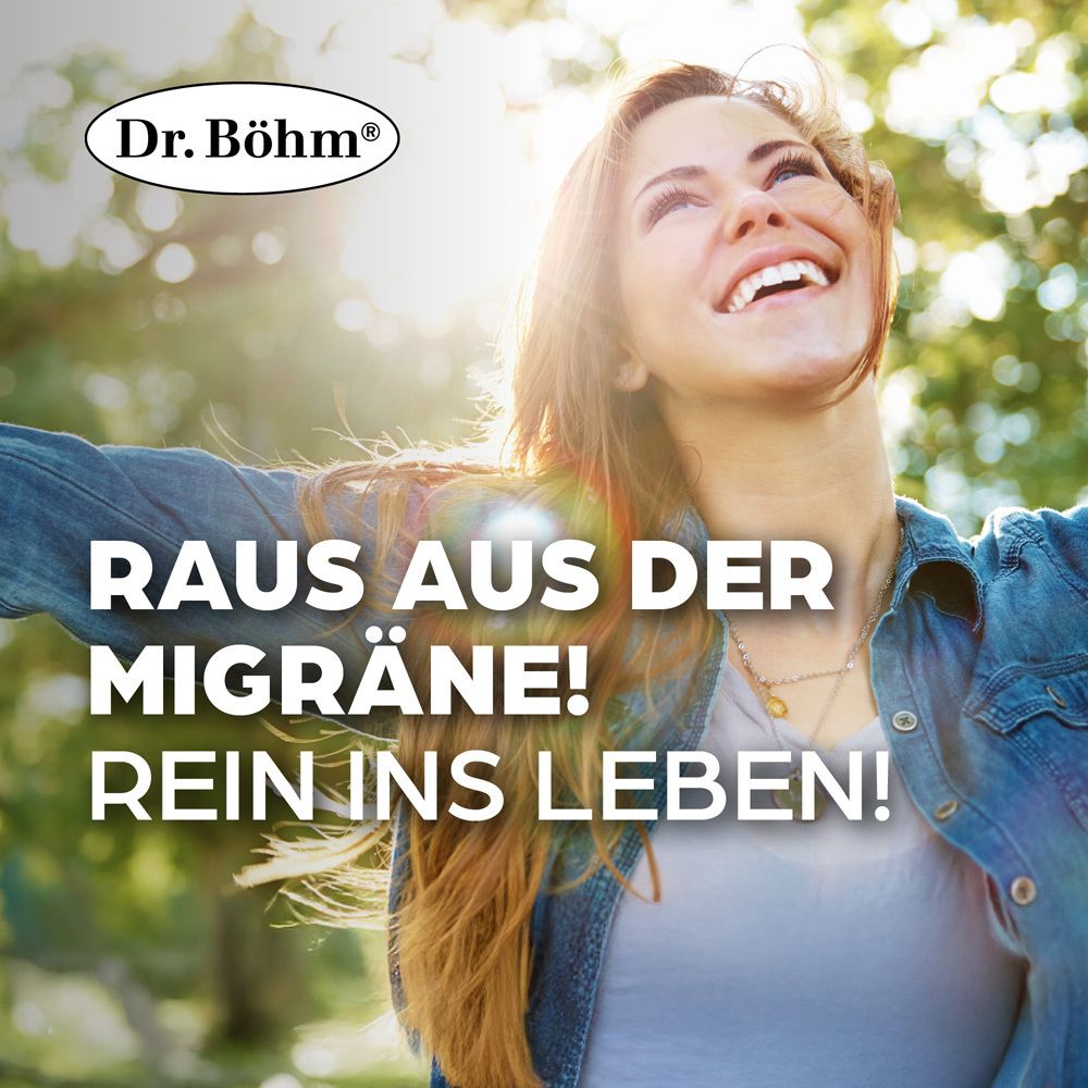Frau lächelt in die Sonne. Text: Raus aus der Migräne! Rein ins Leben!