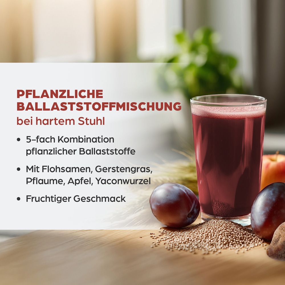 Glas mit rotem Getränk, Pflaumen, Apfel und Samen. Text: Pflanzliche Ballaststoffmischung bei hartem Stuhl.