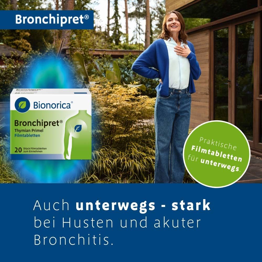 Frau steht im Freien, neben ihr eine Packung Bronchipret® Filmtabletten. Text: Auch unterwegs - stark bei Husten und akuter Bronchitis.