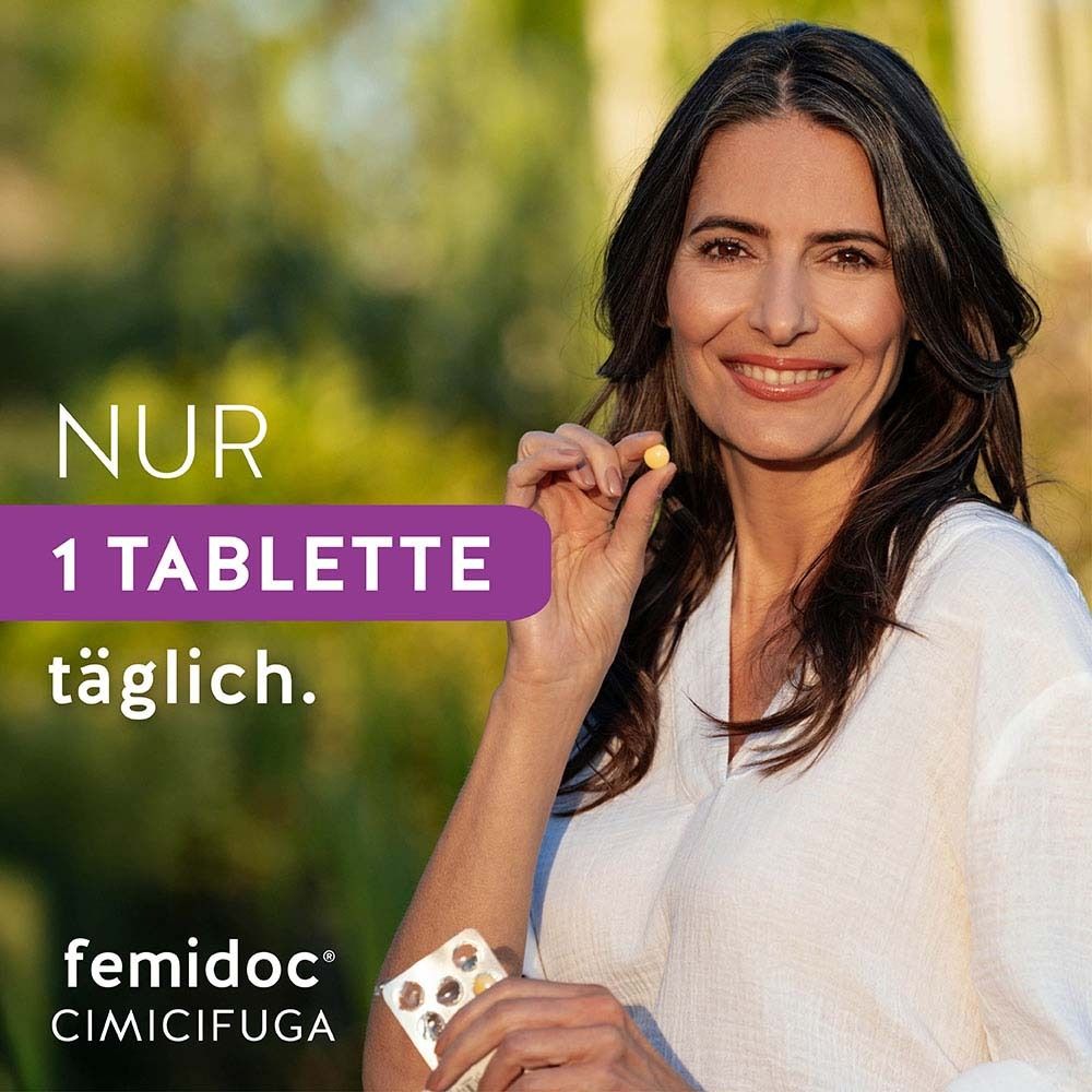 Frau hält Tablette und Blister. Text: Nur 1 Tablette täglich. Logo: femidoc CIMICIFUGA.
