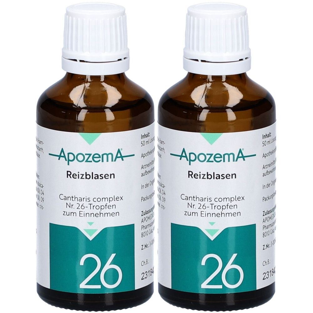 Zwei braune Glasflaschen mit weißen Deckeln. Auf den Etiketten steht "Apozema Reizblasen". Darunter "Cantharis complex Nr. 26-Tropfen". Auf grünem Feld die Zahl 26.