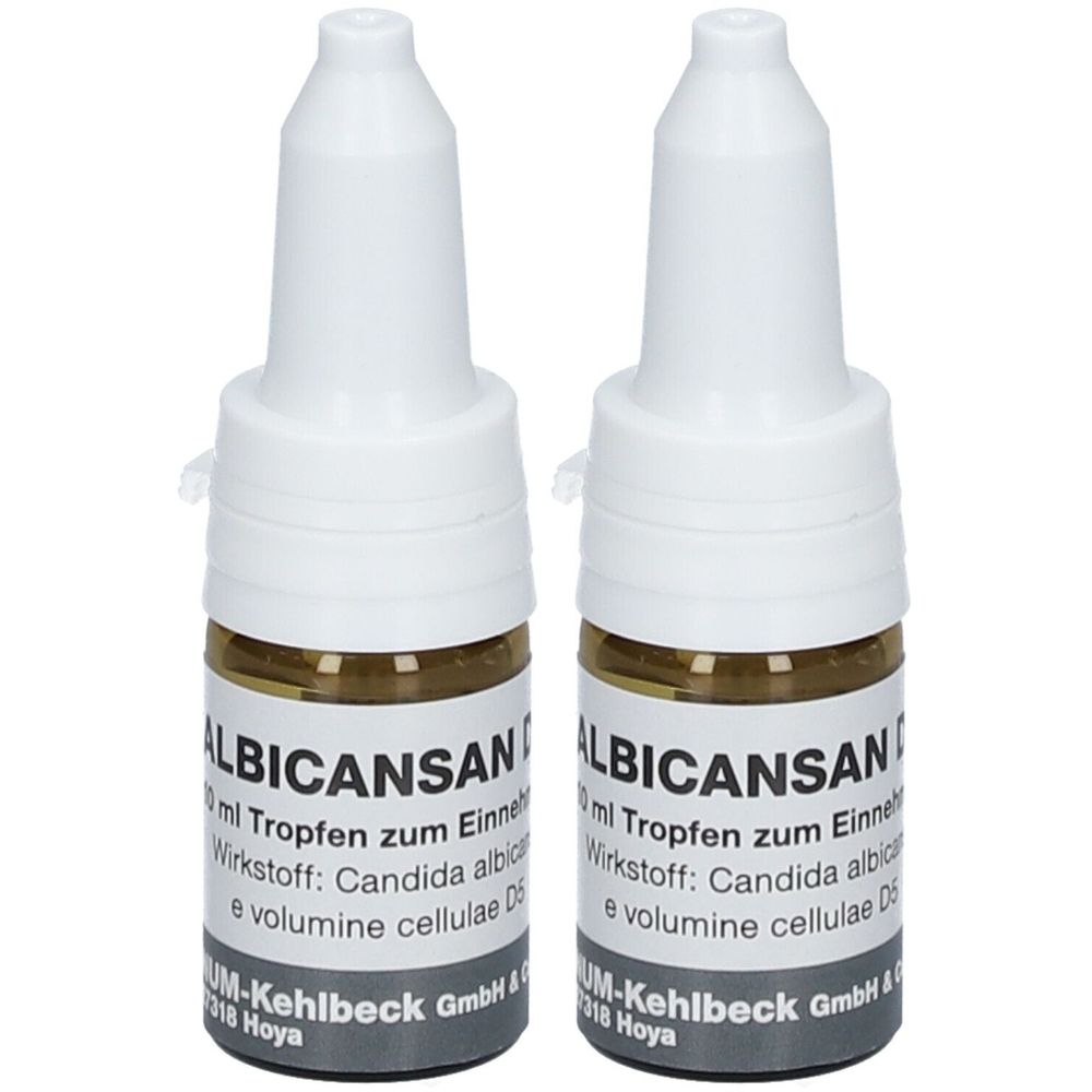 Zwei Fläschchen ALBICANSAN® D5 mit weißem Verschluss. Braune Flüssigkeit in Glasflaschen. Beschriftung mit Produktnamen und Inhaltsstoffen.