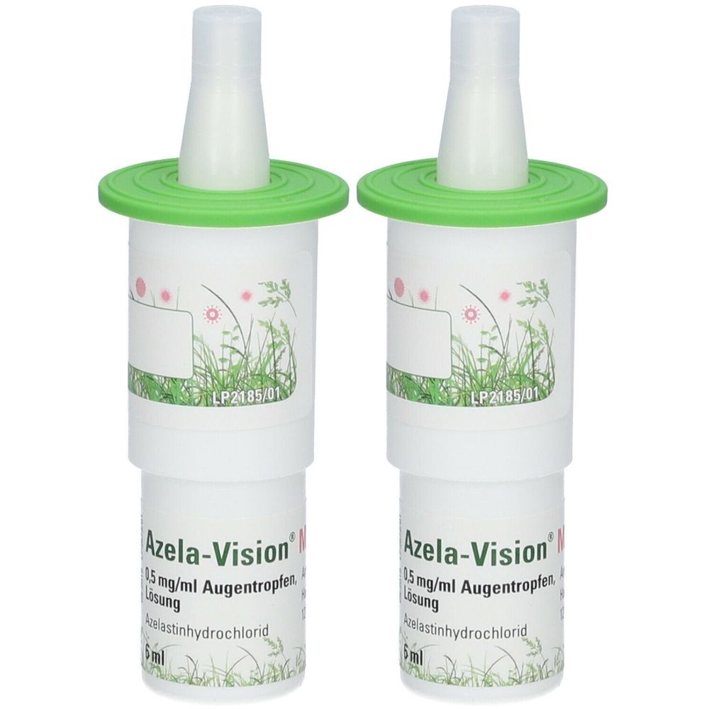 Zwei Fläschchen mit weißem Behälter, grünem Deckel und weißem Verschluss. Aufschrift: Azela-Vision, 1,5 mg/ml Augentropfen. 5 ml.