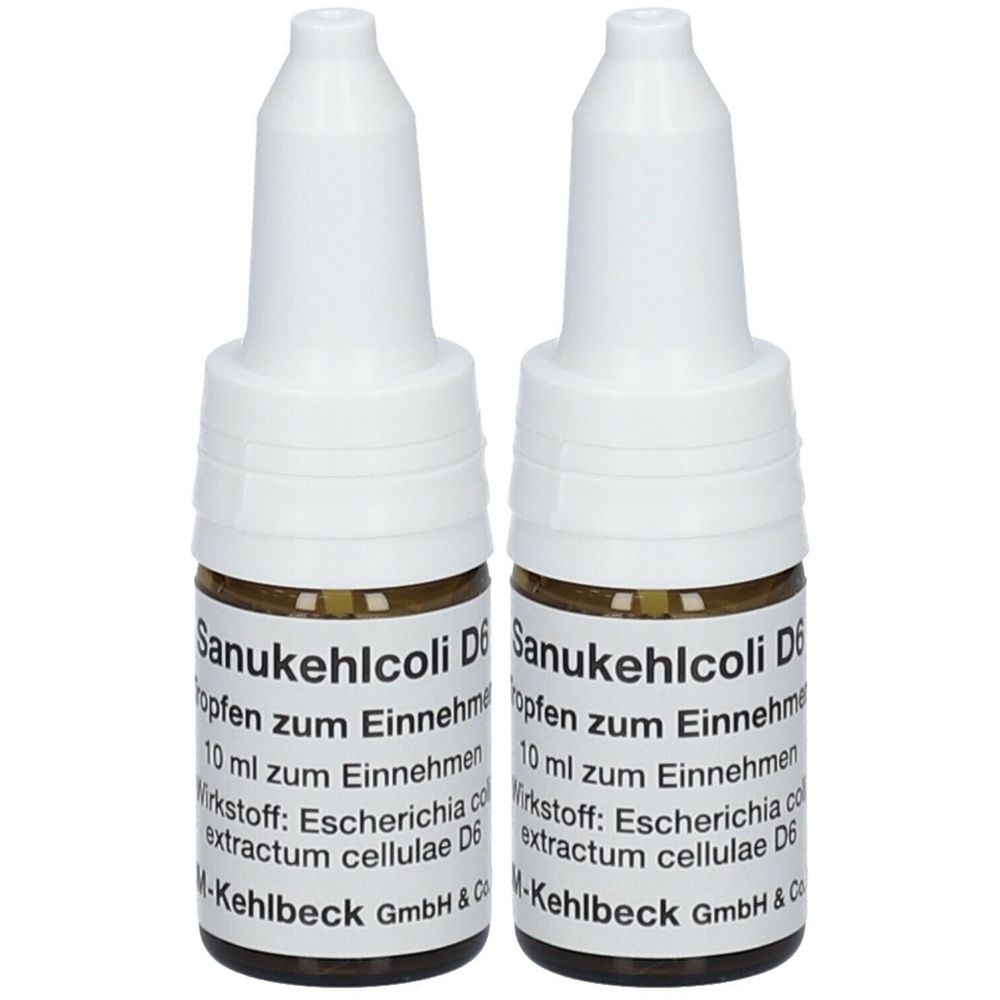 Zwei kleine braune Fläschchen mit weißem Verschluss. Beschriftung: Sanukehlcoli D6, Tropfen zum Einnehmen.