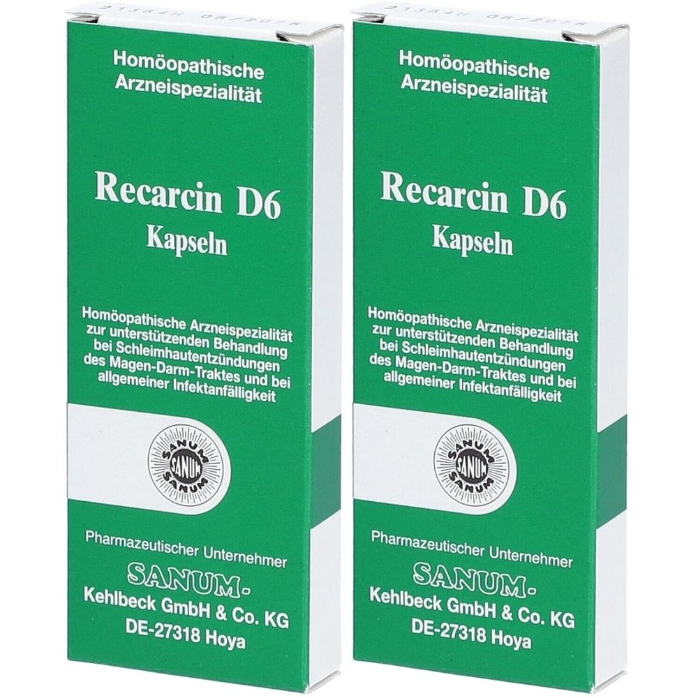 Zwei grüne Schachteln mit der Aufschrift "Recarcin D6 Kapseln". Text: Homöopathische Arzneispezialität. SANUM-Logo.
