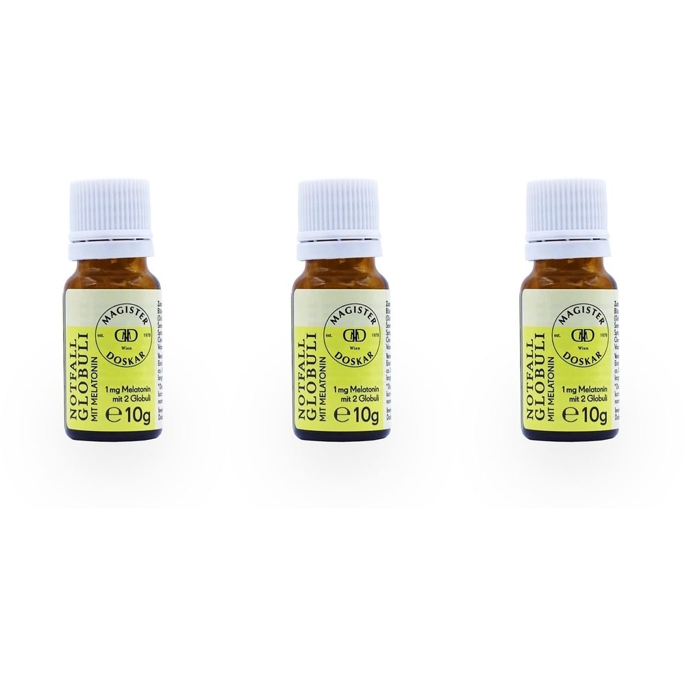 Drei kleine braune Glasflaschen mit weißen Deckeln. Auf den Etiketten steht "NOTFALL GLOBULI MIT MELATONIN" und "e10g".