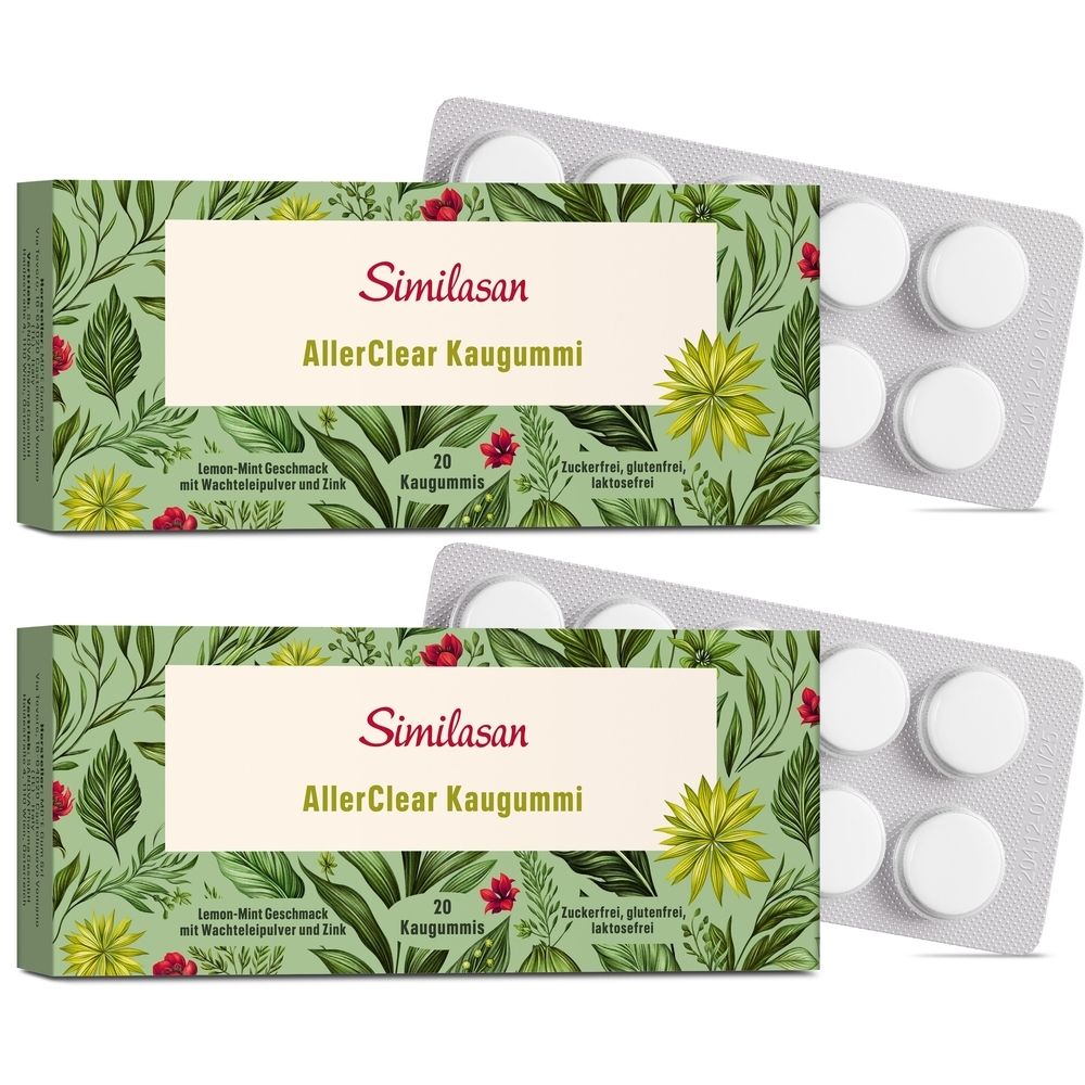 Zwei Schachteln Similasan AllerClear Kaugummi. Grün-weiß Verpackung mit floralem Muster. Blisterpackungen mit weißen Tabletten.