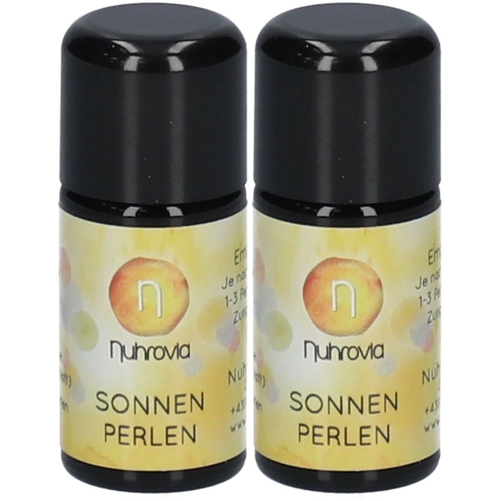 Zwei kleine Flaschen mit schwarzem Deckel. Auf dem Etikett steht "Nuhrovia Sonnenperlen". Gelb-oranges Design mit einem "n"-Logo.