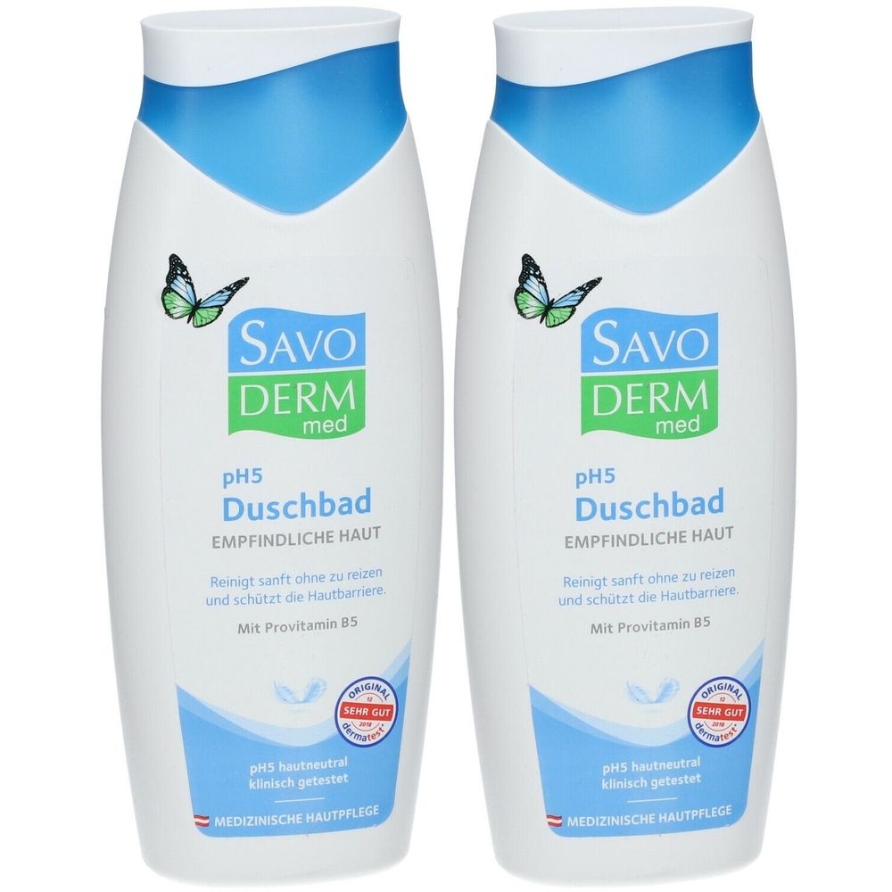 Zwei weiße Flaschen SAVODERM med pH5 Duschbad. Blaue Akzente, grüne Schmetterlinge und Produktinformationen auf dem Etikett.