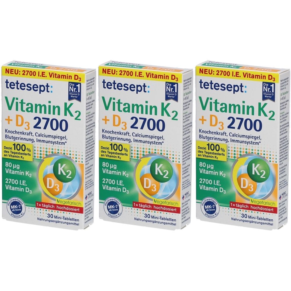 Drei Schachteln tetesept Vitamin K2 + D3 2700. Weiße Verpackung mit grünen und gelben Elementen. Text: Vitamin K2 + D3 2700.