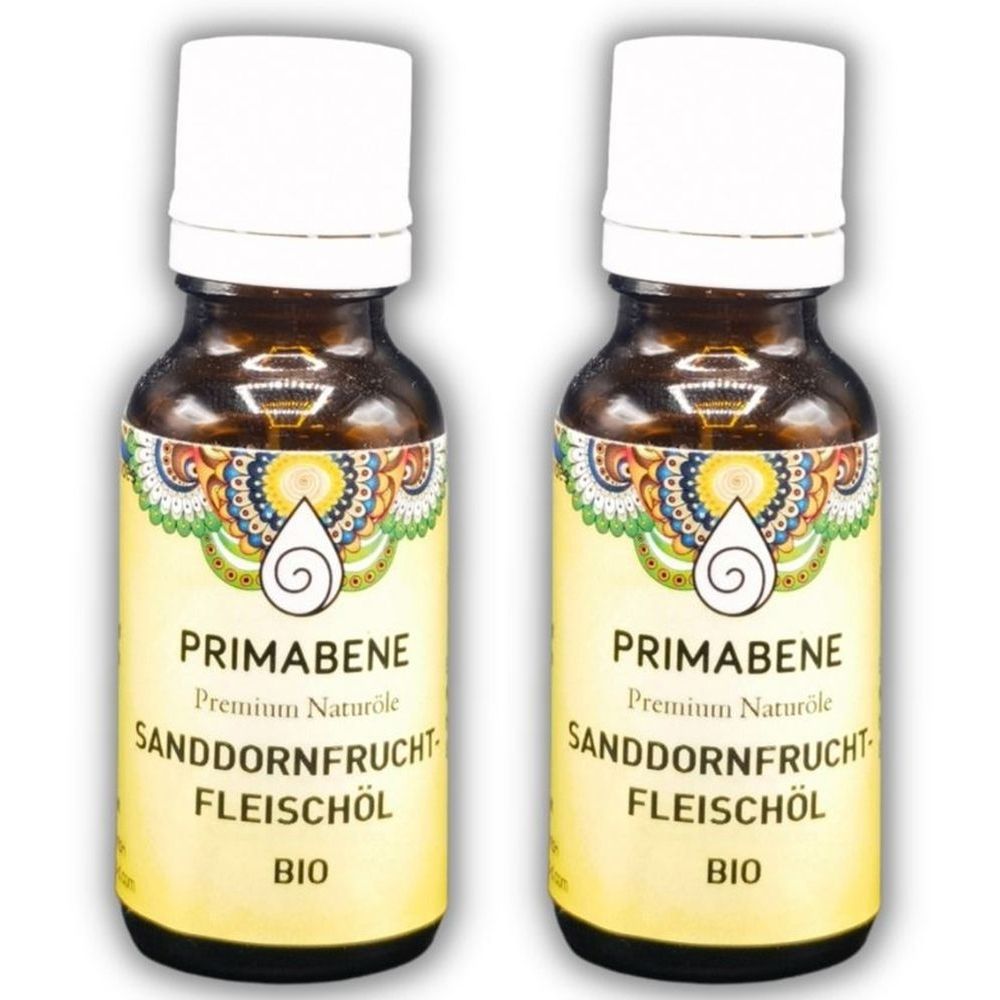 Zwei braune Glasflaschen mit weißen Deckeln. Auf den Etiketten steht PRIMABENE Sanddornfruchtfleischöl Bio.