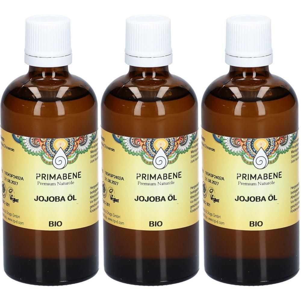 Drei braune Glasflaschen mit weißem Verschluss, gefüllt mit PRIMABENE Jojoba Öl BIO.