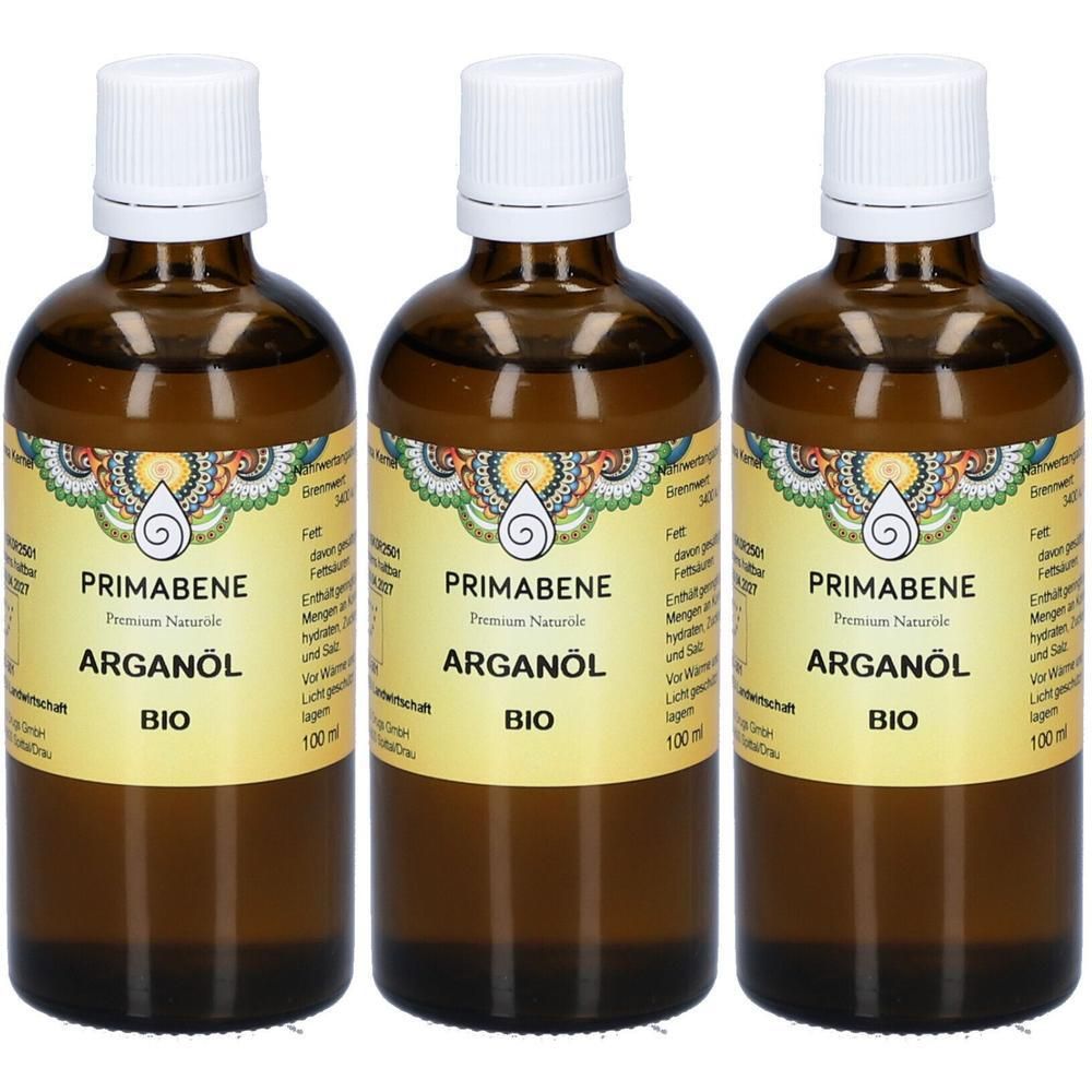 Drei braune Glasflaschen mit weißem Schraubverschluss, gefüllt mit PRIMABENE Arganöl BIO.