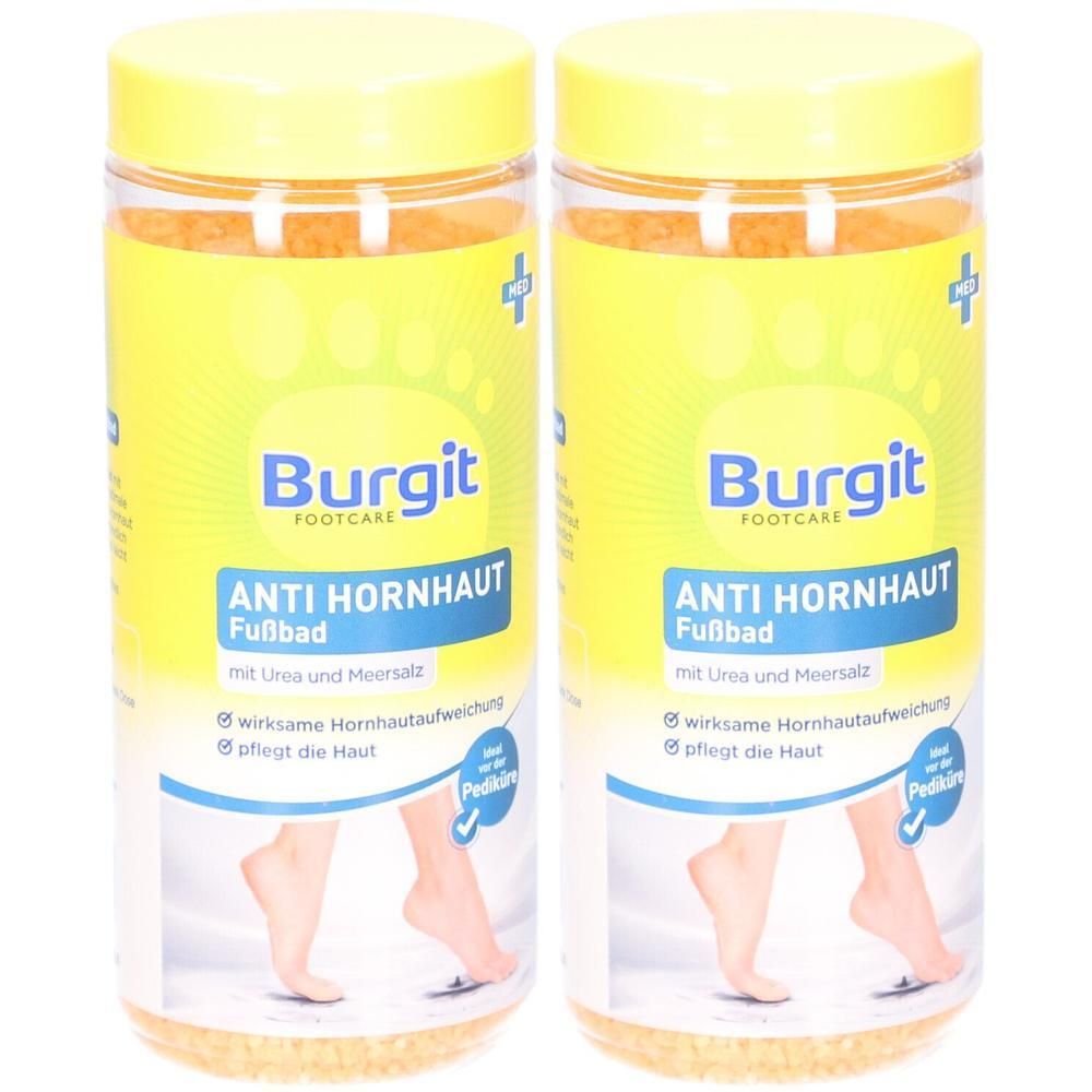 Zwei Behälter Burgit Anti Hornhaut Fußbad mit Urea und Meersalz. Gelbe Deckel, transparente Behälter mit Granulat.