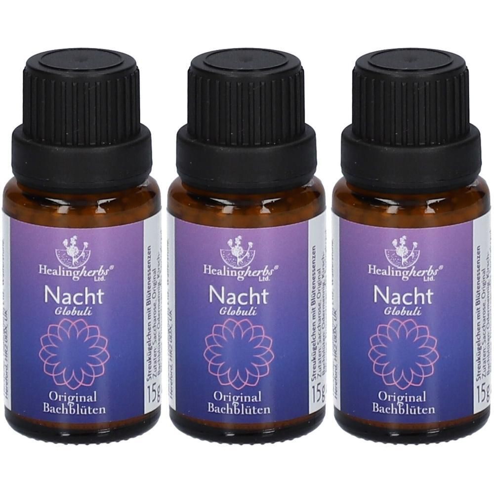 Drei kleine braune Glasflaschen mit schwarzen Deckeln, beschriftet mit 'Healingherbs Nacht Globuli Original Bachblüten'.