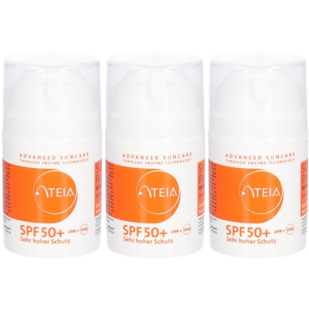 Drei Flaschen ATEIA Sonnenschutz mit LSF 50+. Weiße Flaschen mit orangefarbenem Etikett und Aufdruck.