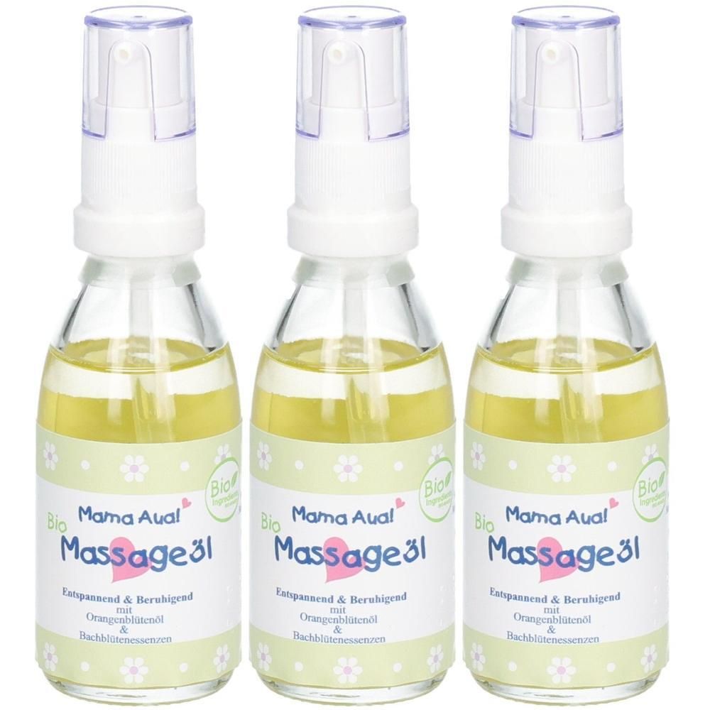 Drei Flaschen Mama Aua! Massageöl mit Pumpspender. Gelbes Öl in Glasflaschen mit Etikett.