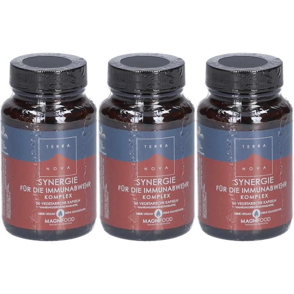 Drei braune Flaschen mit Kapseln, Etiketten mit "TERRA NOVA SYNERGIE FÜR DIE IMMUNABWEHR KOMPLEX".