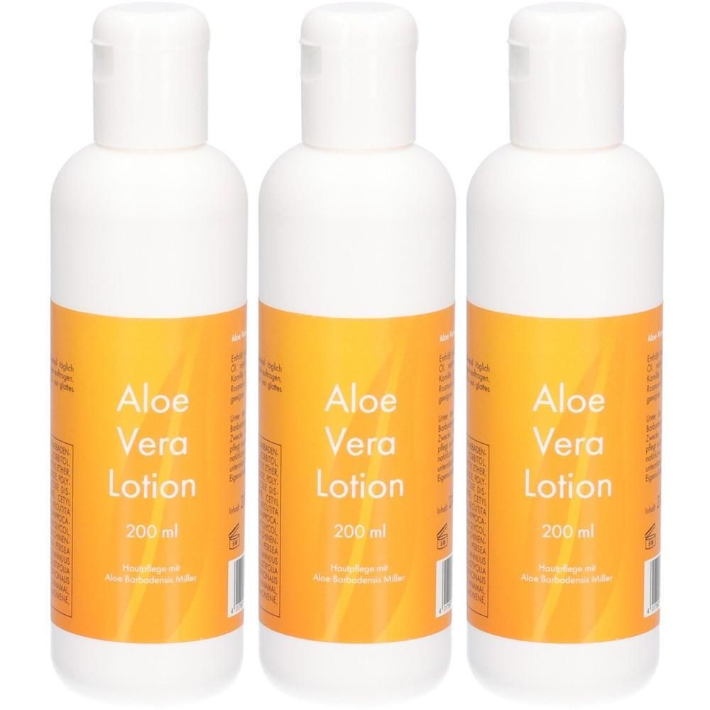 Drei weiße Flaschen mit Aloe Vera Lotion, jeweils 200 ml.