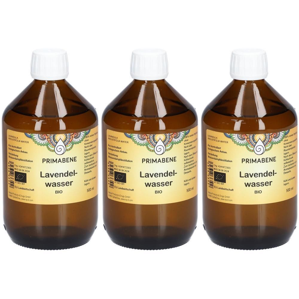Drei Flaschen PRIMABENE Lavendelwasser BIO mit weißen Verschlüssen und Etiketten.