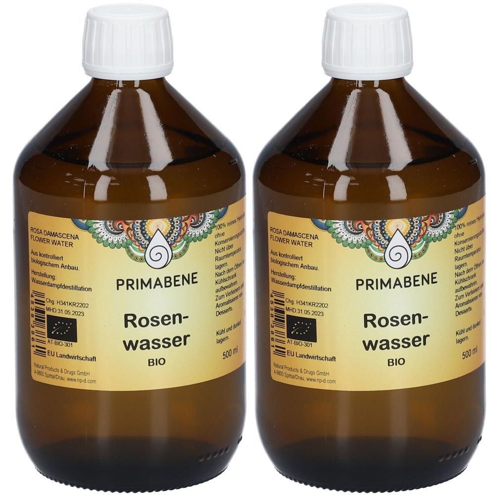 Zwei braune Glasflaschen mit PRIMABENE Rosenwasser BIO Etikett. 500ml.