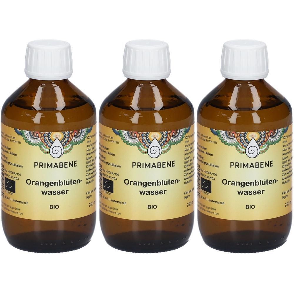 Drei PRIMABENE Orangenblütenwasser BIO Flaschen mit weißen Verschlüssen und gelben Etiketten.