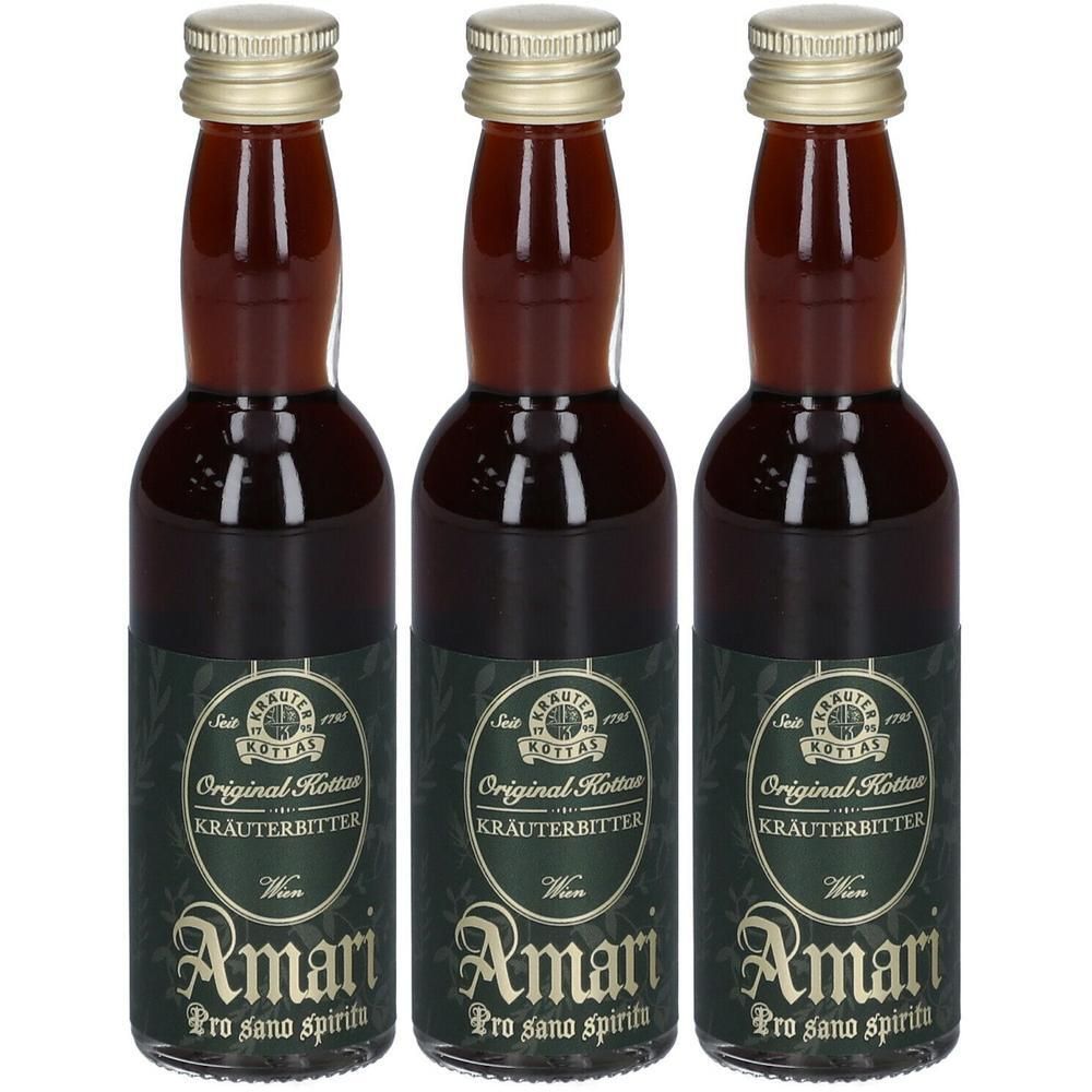 Drei kleine Flaschen Dr. Kottas Amari Kräuterbitter mit dunkler Flüssigkeit und silbernen Verschlüssen.
