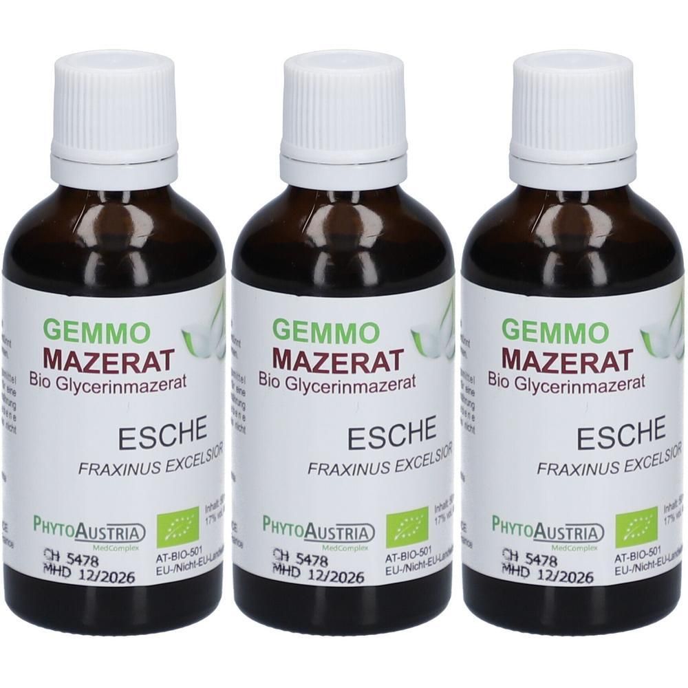 Drei braune Glasflaschen mit weißem Schraubverschluss. Etiketten zeigen 'GEMMO MAZERAT Bio Glycerinmazerat ESCHE'.
