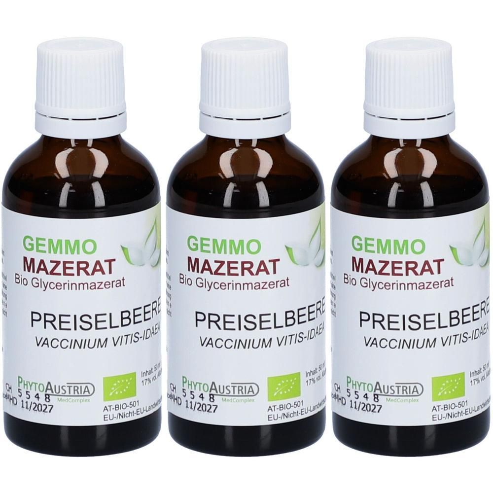 Drei braune Glasflaschen mit weißem Verschluss, gefüllt mit Preiselbeer-Glycerinmazerat.