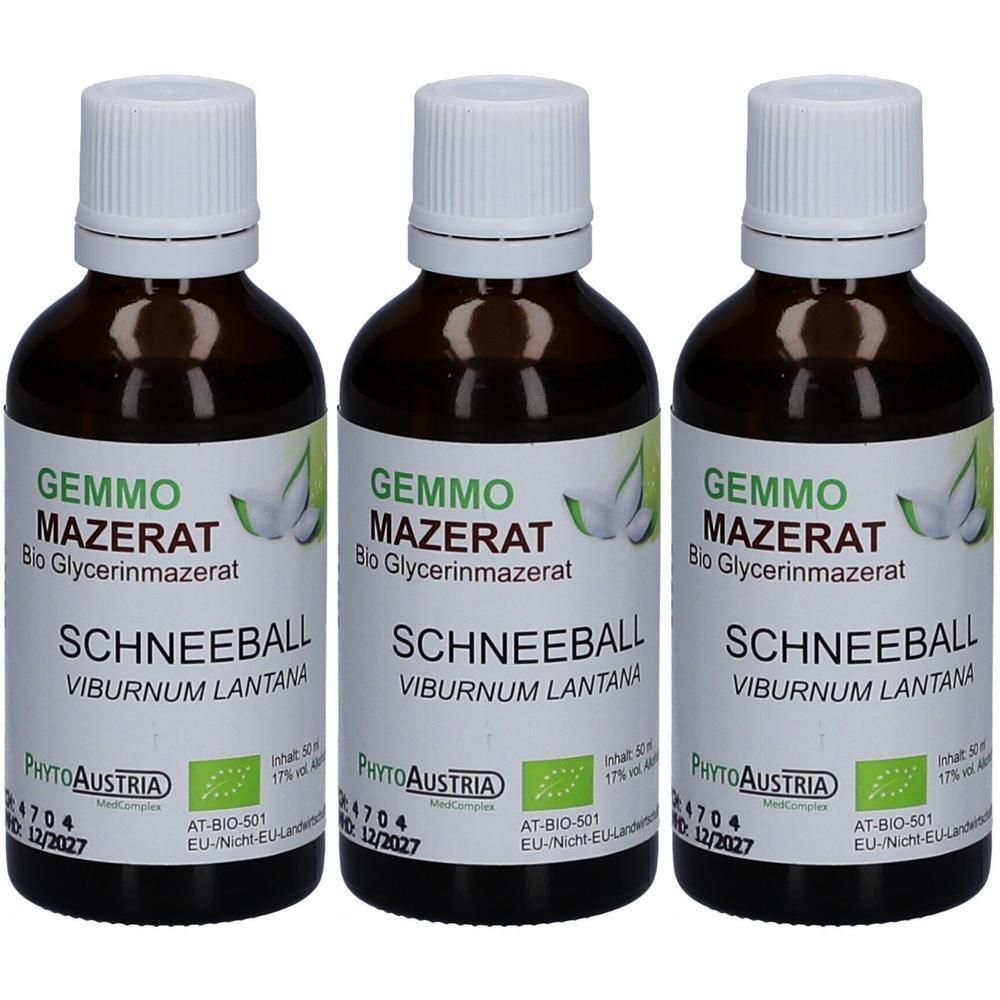 Drei braune Glasflaschen mit weißem Verschluss, gefüllt mit flüssigem Produkt. Etiketten zeigen 'GEMMO MAZERAT SCHNEEBALL'.