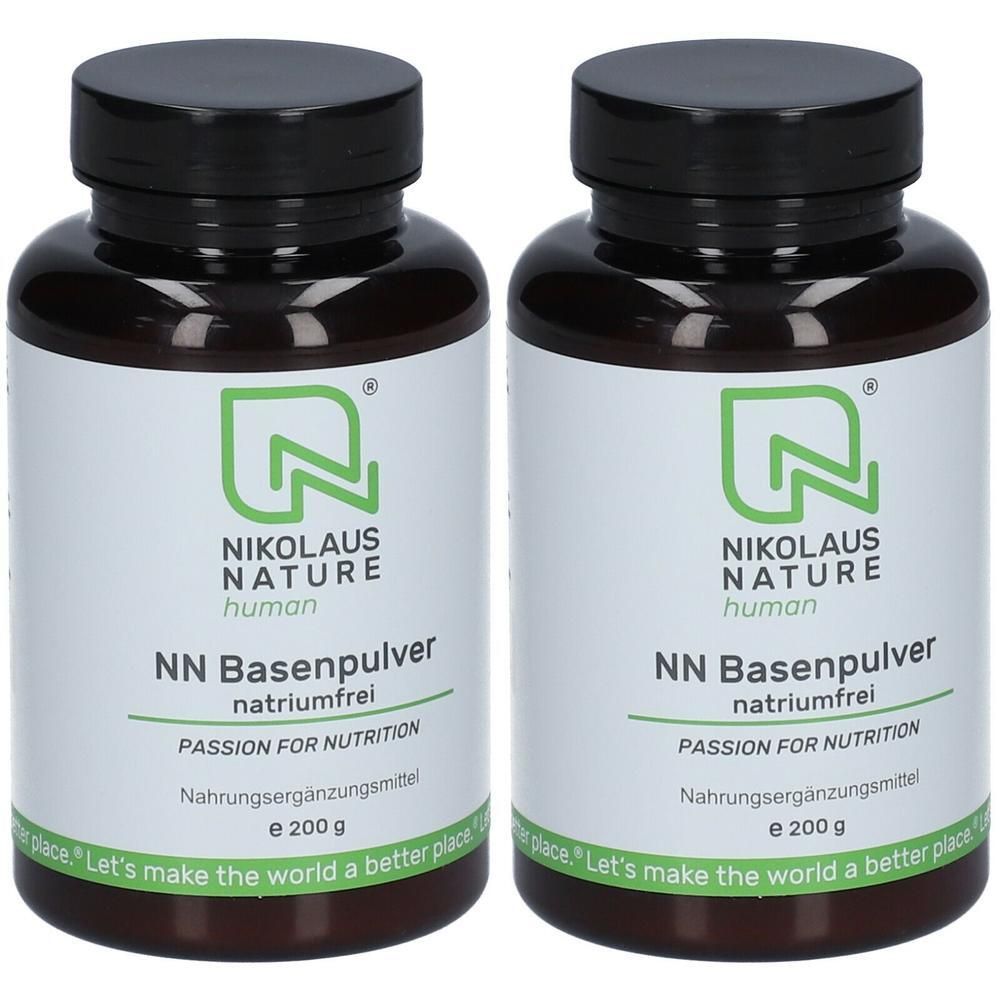 Zwei braune Flaschen mit schwarzem Deckel. Aufschrift: Nikolaus Nature human, NN Basenpulver natriumfrei, Nahrungsergänzungsmittel.