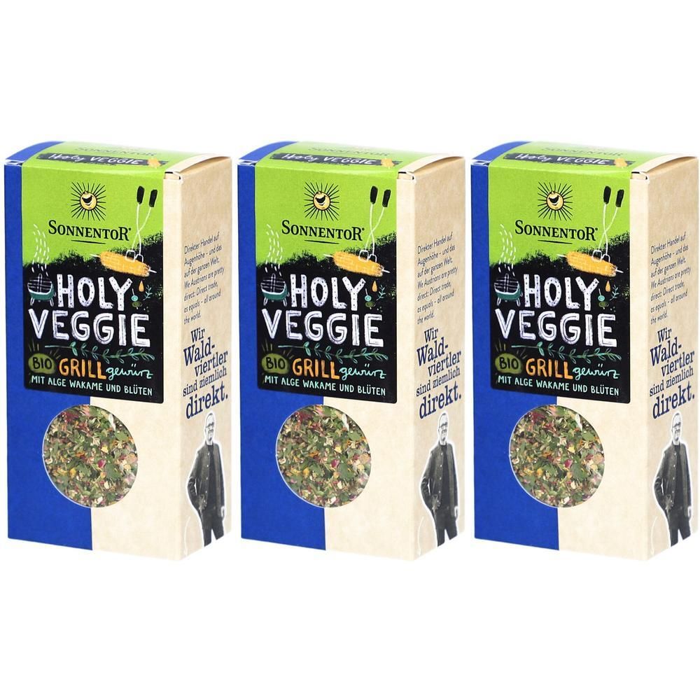 Drei rechteckige Kartonverpackungen. Aufschrift: SonnentoR Holy Veggie Grillgewürz. Grün, blau und beige. Sichtbar sind Kräuter und Blüten.