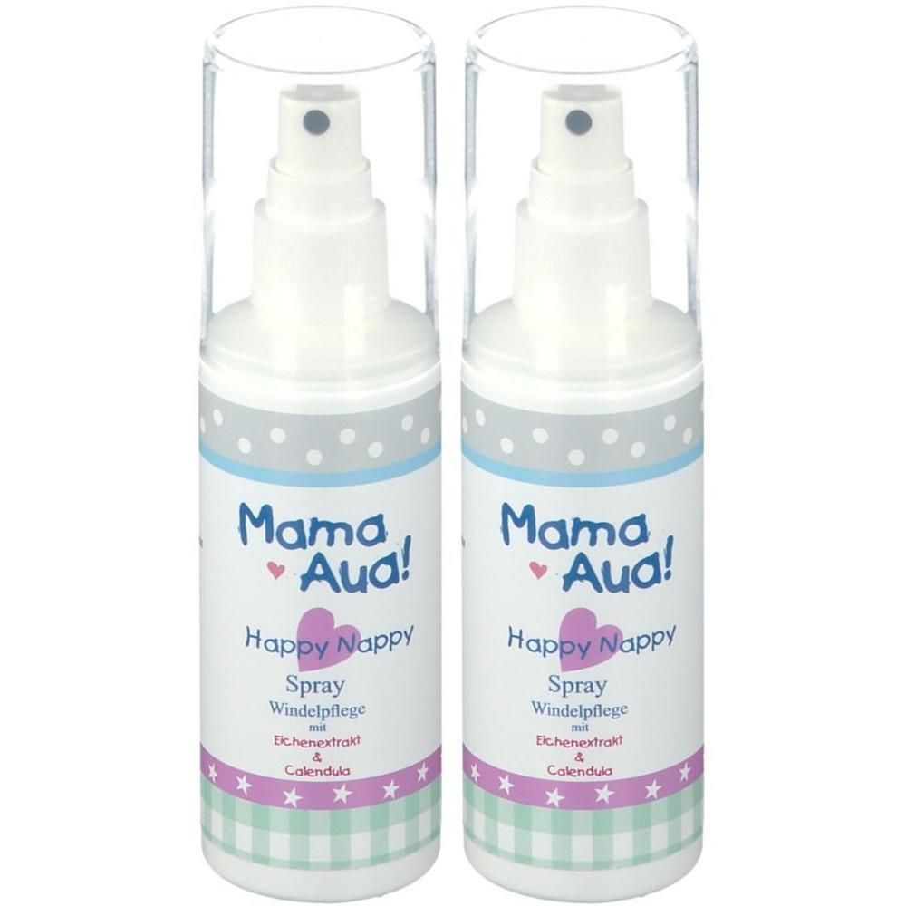 Zwei weiße Sprühflaschen mit transparenten Kappen. Aufschrift: Mama Aua! Happy Nappy Spray. Mit Kamillenextrakt & Calendula.