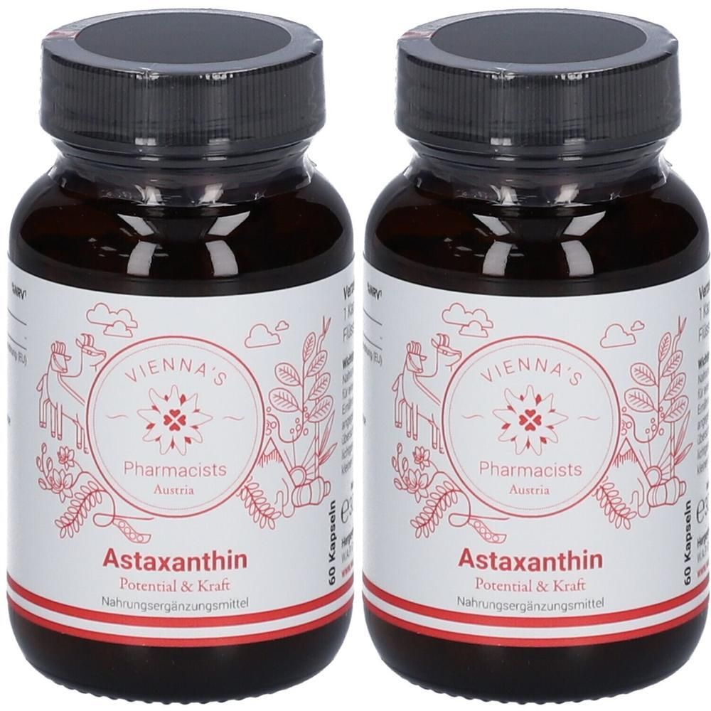 Zwei braune Flaschen mit schwarzen Deckeln. Auf den Etiketten steht "VIENNA'S Pharmacists Astaxanthin".