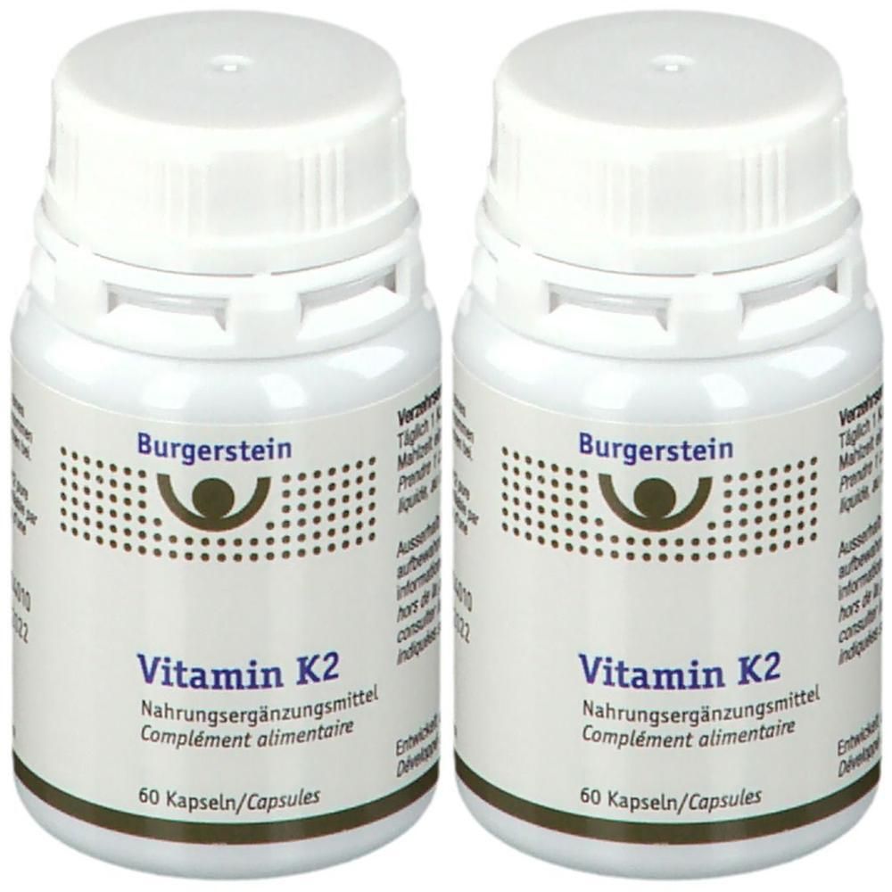 Zwei weiße Flaschen mit Schraubverschluss. Aufschrift: Burgerstein Vitamin K2, Nahrungsergänzungsmittel, 60 Kapseln.