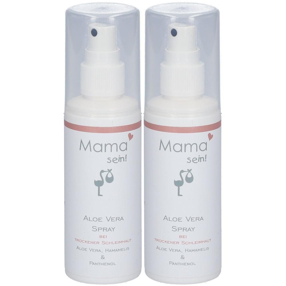 Zwei weiße Sprühflaschen mit transparenten Kappen. Aufschrift: Mama sein! Aloe Vera Spray.