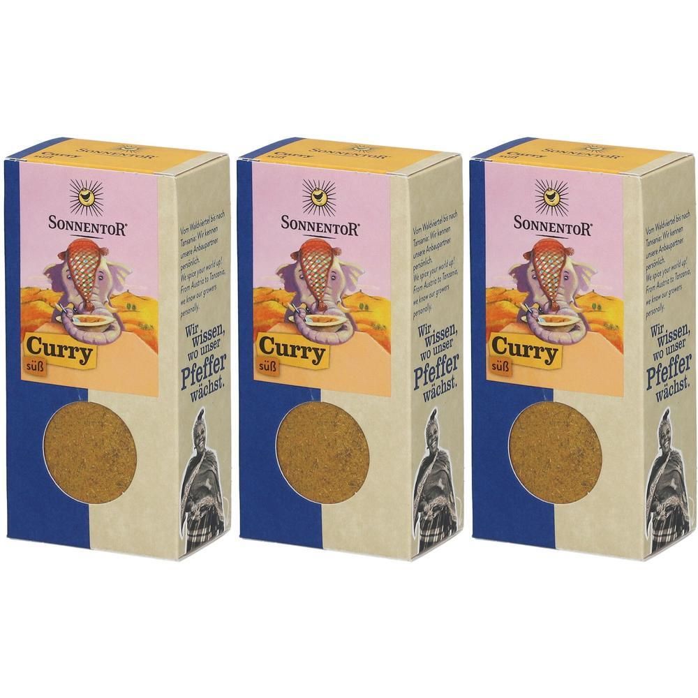 Drei rechteckige Kartonverpackungen. Aufdruck: SonnentoR, Curry süß. Abbildung eines Elefanten. Braunes Pulver in runder Aussparung.