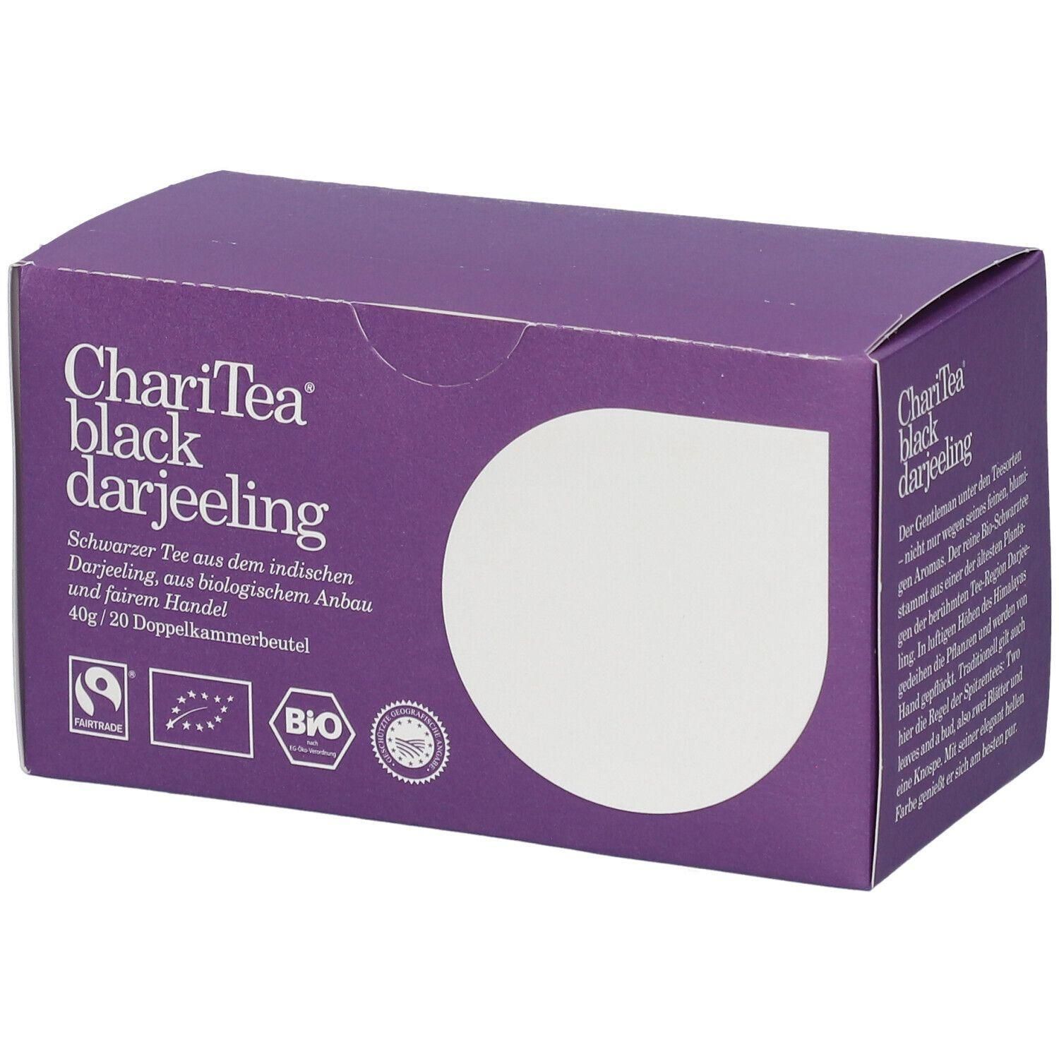 Violette Kartonverpackung mit "ChariTea black darjeeling"-Logo. Text: Schwarzer Tee aus indischem Darjeeling, aus biologischem Anbau und fairem Handel. BIO-Siegel.