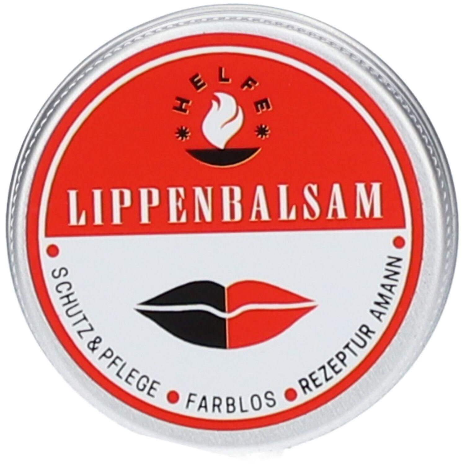Runde Metalldose mit rotem und weißem Etikett. Beschriftung: Lippenbalsam, Schutz & Pflege, Farblos, Rezeptur Amann.