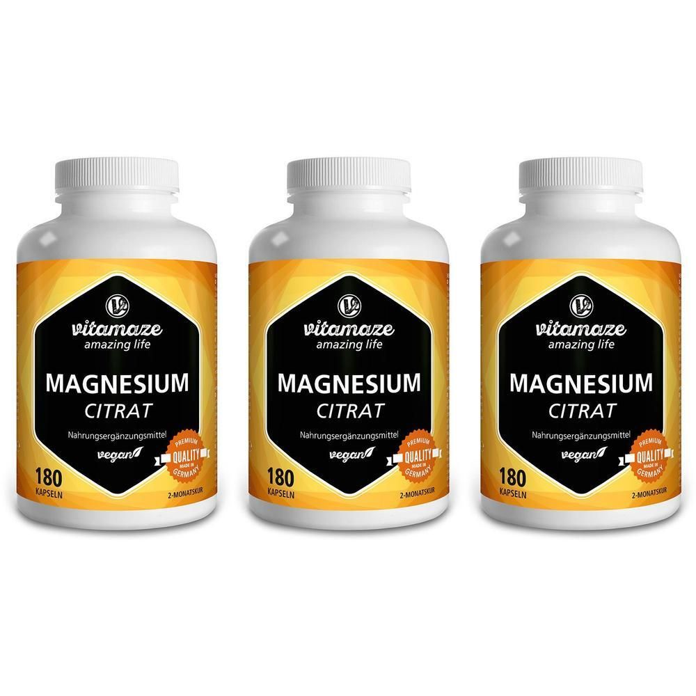 Drei weiße Flaschen mit gelb-schwarzen Etiketten. Aufschrift: Magnesium Citrat, 180 Kapseln, vegan. Marke: Vitamaze.
