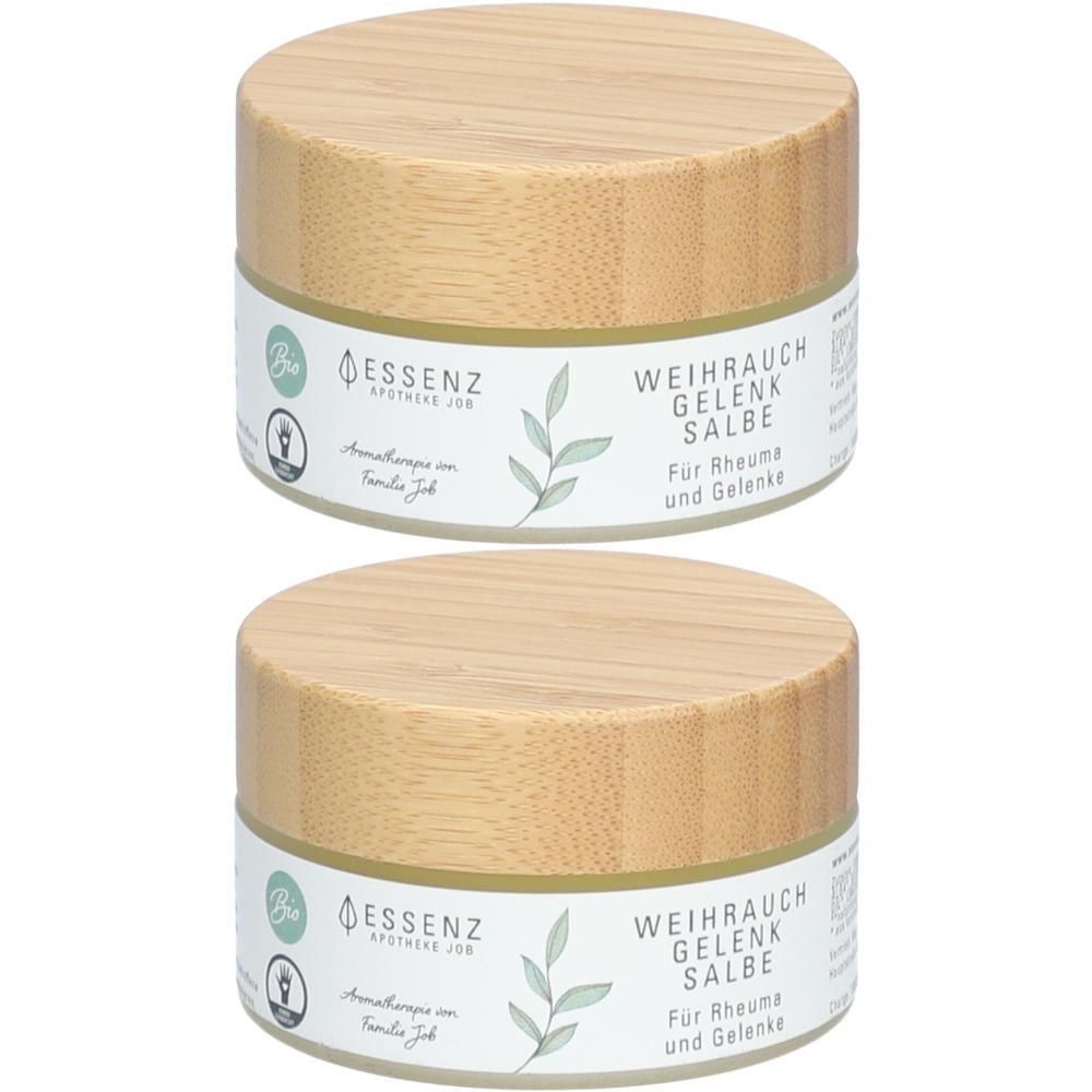 Zwei Dosen Essenz Weihrauch Gelenk Salbe mit Holzböden und Etiketten.