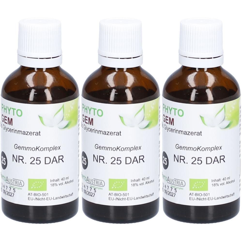 Drei braune Glasflaschen mit weißen Deckeln. Auf den Etiketten steht "PHYTO GEM", "GemmoKomplex NR. 25 DAR" und "BIO AUSTRIA".