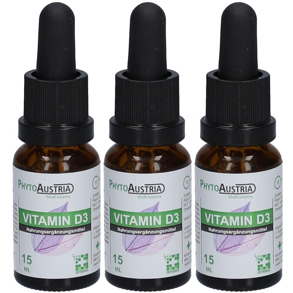 Drei Flaschen mit braunem Inhalt und schwarzen Tropfaufsätzen. Auf den Etiketten steht "VITAMIN D3 Nahrungsergänzungsmittel" und "15 ml".