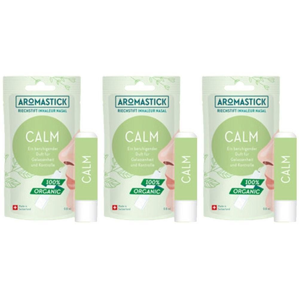 Drei Packungen und Stifte. Auf den Packungen steht "AROMASTICK CALM". Die Stifte sind grün und weiß. Auf den Packungen ist ein Nasen- und Mund-Umriss abgebildet.