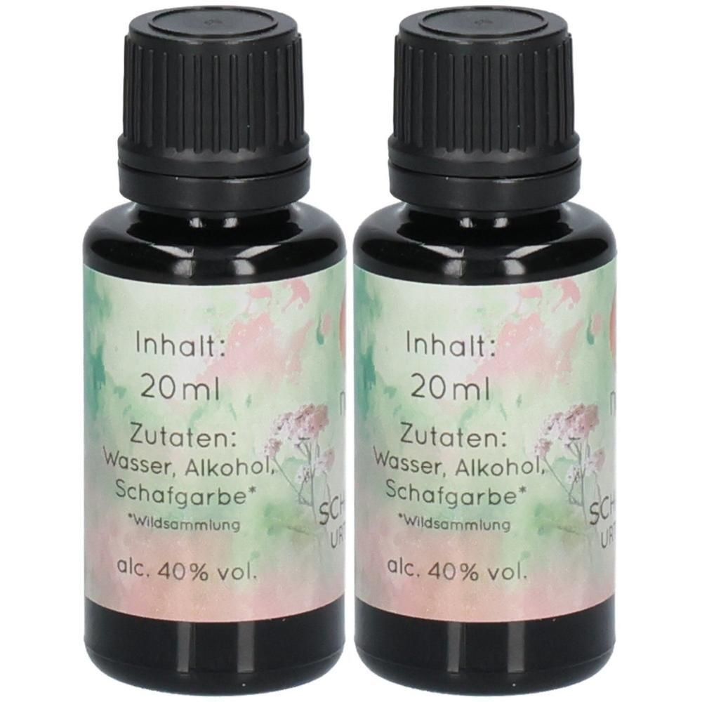 Zwei braune Glasflaschen mit schwarzen Deckeln. Etiketten mit Text: Inhalt 20 ml, Zutaten: Wasser, Alkohol, Schafgarbe, alc. 40% vol.