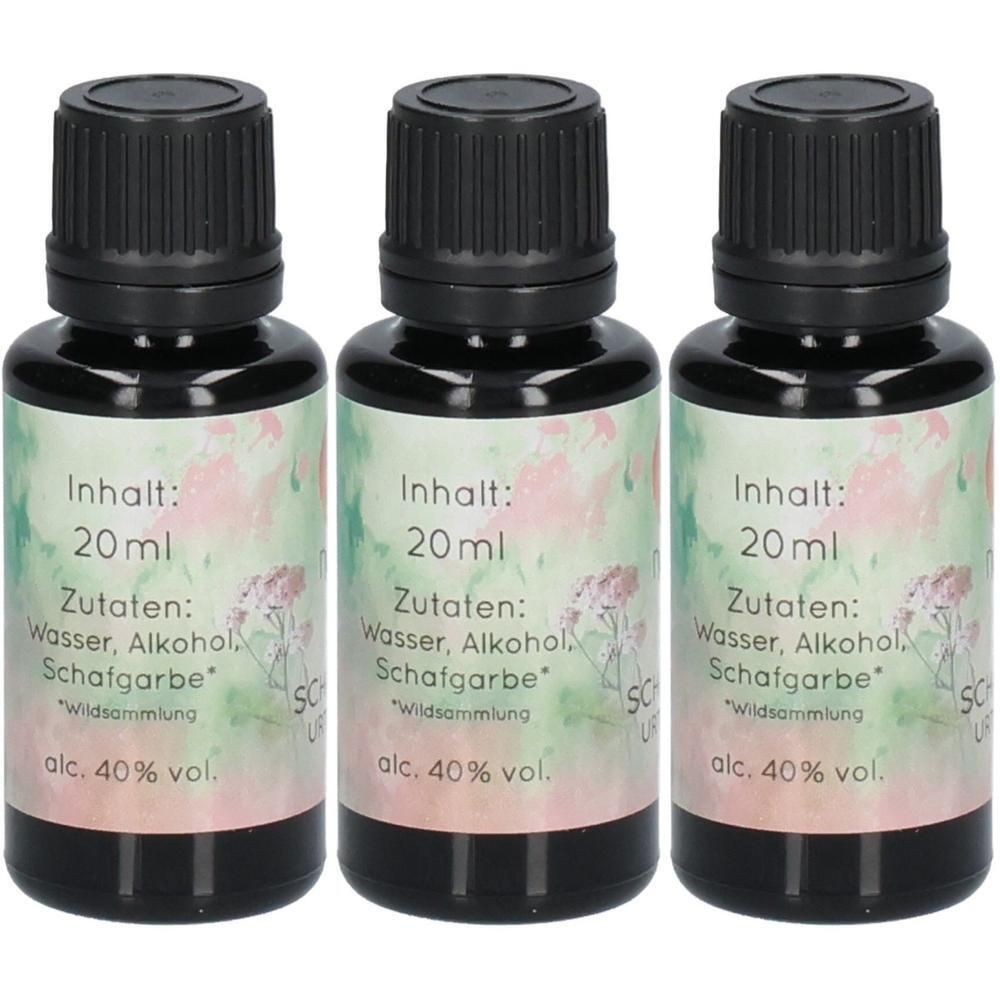 Drei Flaschen mit schwarzem Deckel und Etikett. Aufschrift: Inhalt 20 ml, Zutaten: Wasser, Alkohol, Schafgarbe, alc. 40 % vol.