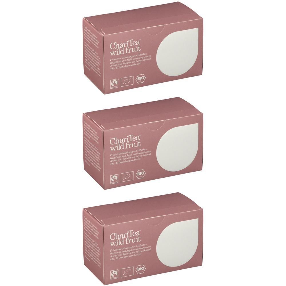 Drei rechteckige, rosafarbene Kartons. Aufdruck: ChariTea wild fruit, weißes Blatt-Logo, Bio-Siegel. Verpackung.