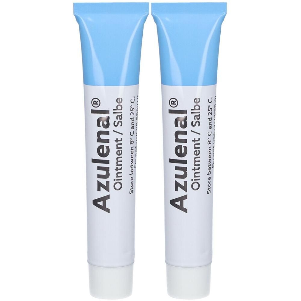 Zwei Tuben Azulenal® Salbe. Blaue und weiße Verpackung. Aufschrift: Ointment/Salbe. Lagerungshinweis: 8°C und 25°C.