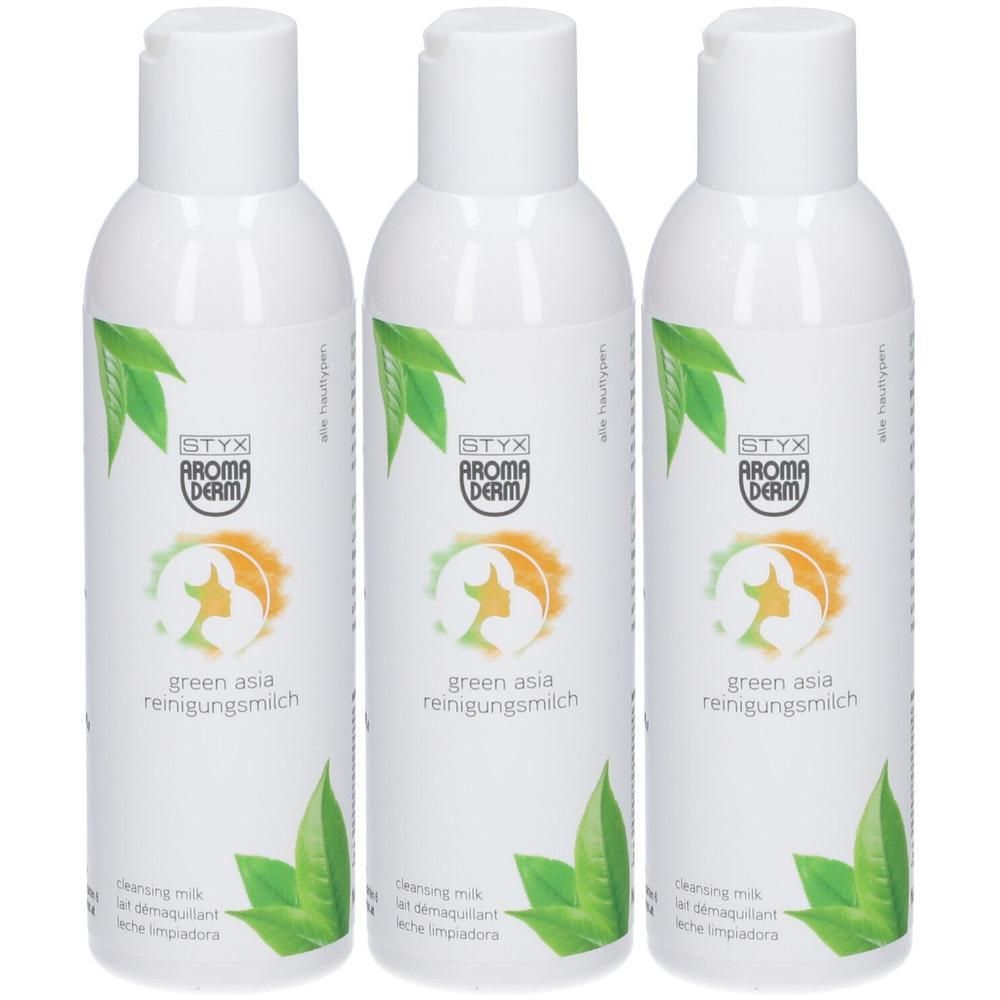 Drei weiße Flaschen mit Klappdeckel. Auf jeder Flasche steht "STYX AROMADERM Green Asia Reinigungsmilch". Grün-orangefarbenes Logo und grüne Blätter.