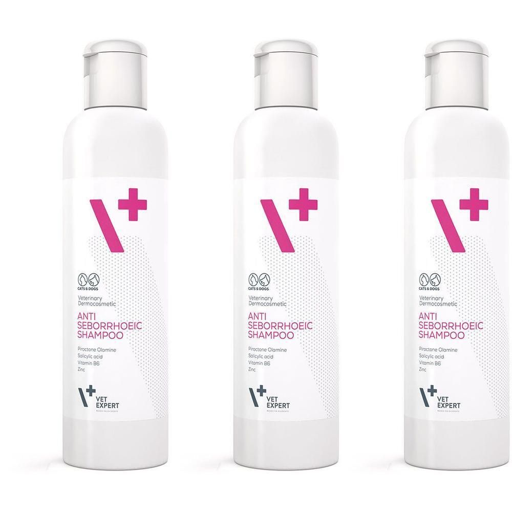 Drei weiße Flaschen mit Klappdeckel. Auf jeder Flasche befindet sich ein pinkfarbenes Pluszeichen und die Aufschrift "ANTI SEBORRHOEIC SHAMPOO".